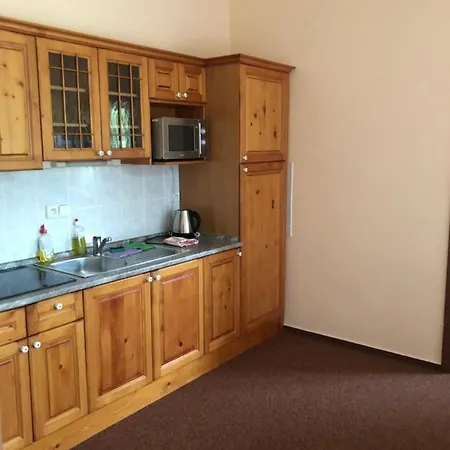 Apartment Na Cerpaci Stanici Robin Oil *